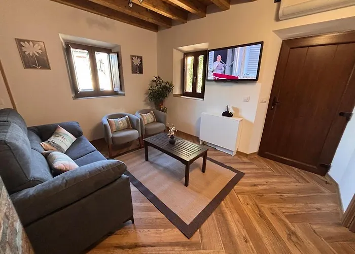 La Casa De Piedra * Corrales De Buelna