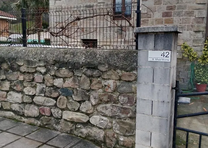 La Casa De Piedra Corrales De Buelna